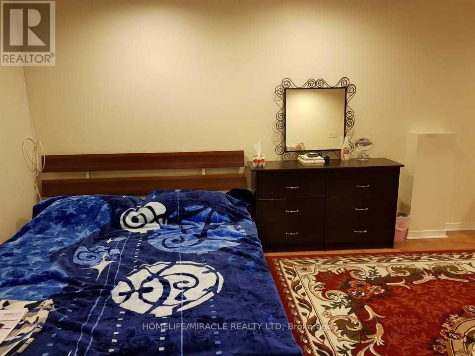 5434 Sweetgrass Gate, Mississauga, Ontario  L5V 2N1 - Photo 7 - W12575356