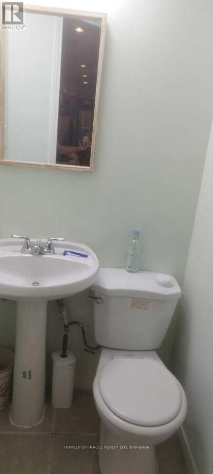 5434 Sweetgrass Gate, Mississauga, Ontario  L5V 2N1 - Photo 9 - W12575356