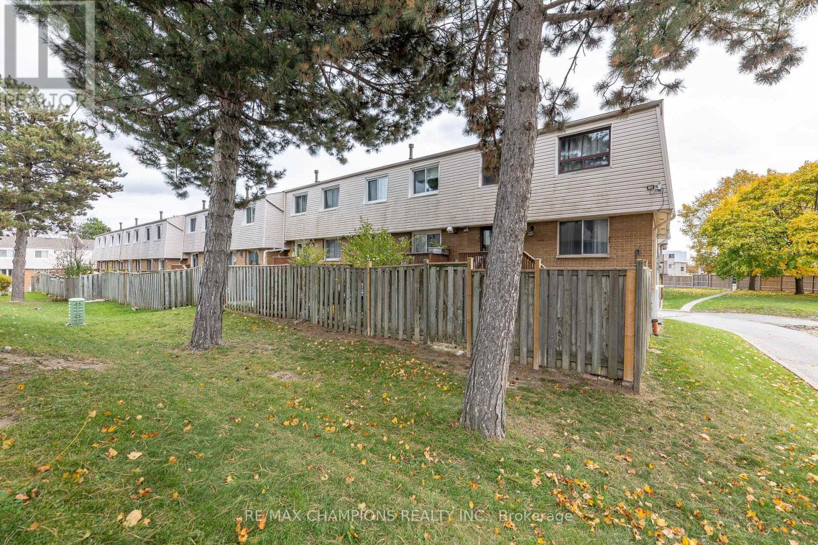 17 - 3525 Brandon Gate Drive, Mississauga, Ontario  L4T 3M3 - Photo 2 - W12575368
