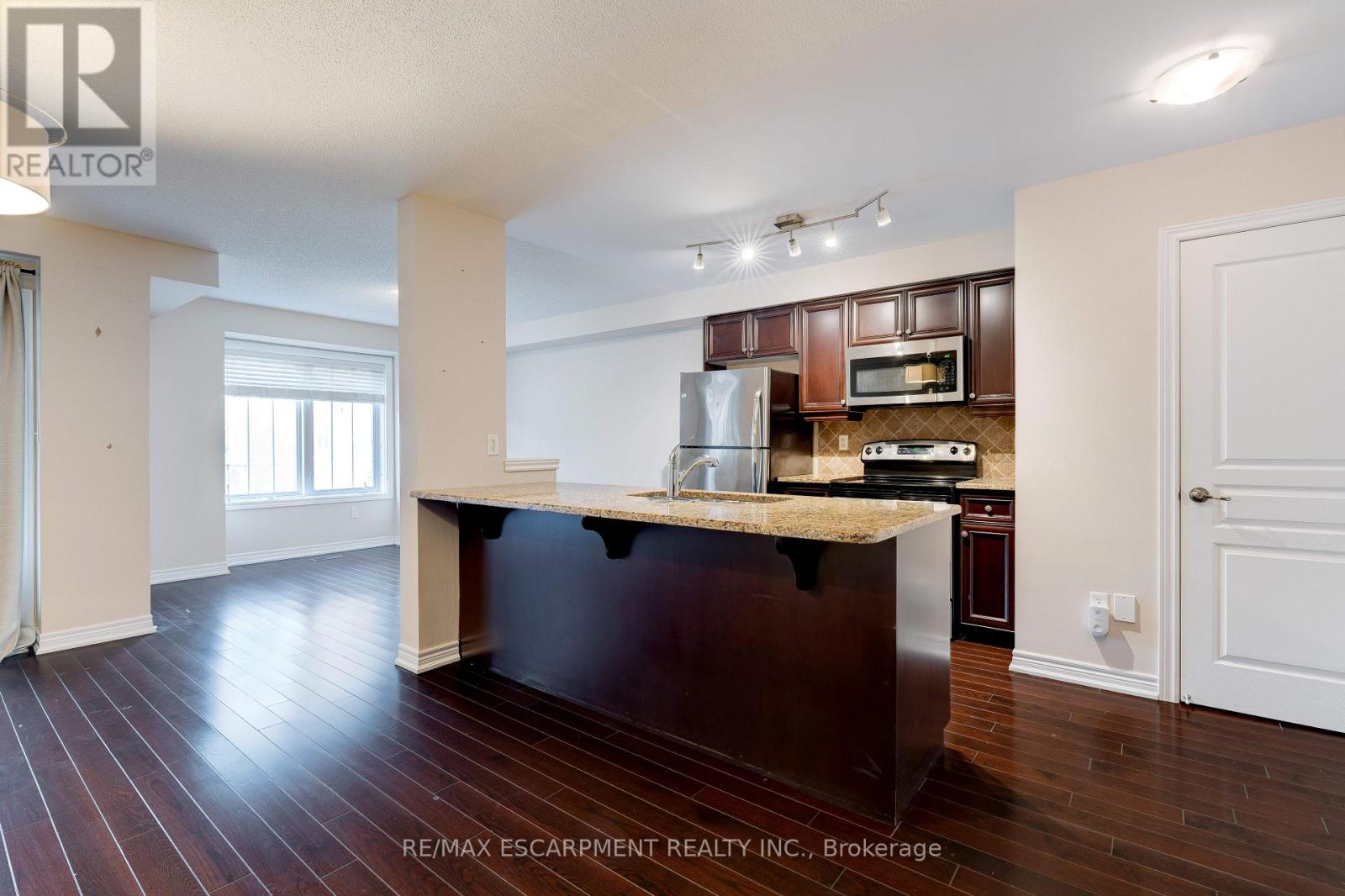 10 - 362 Plains Road E, Burlington, Ontario  L7T 0A4 - Photo 14 - W12575386