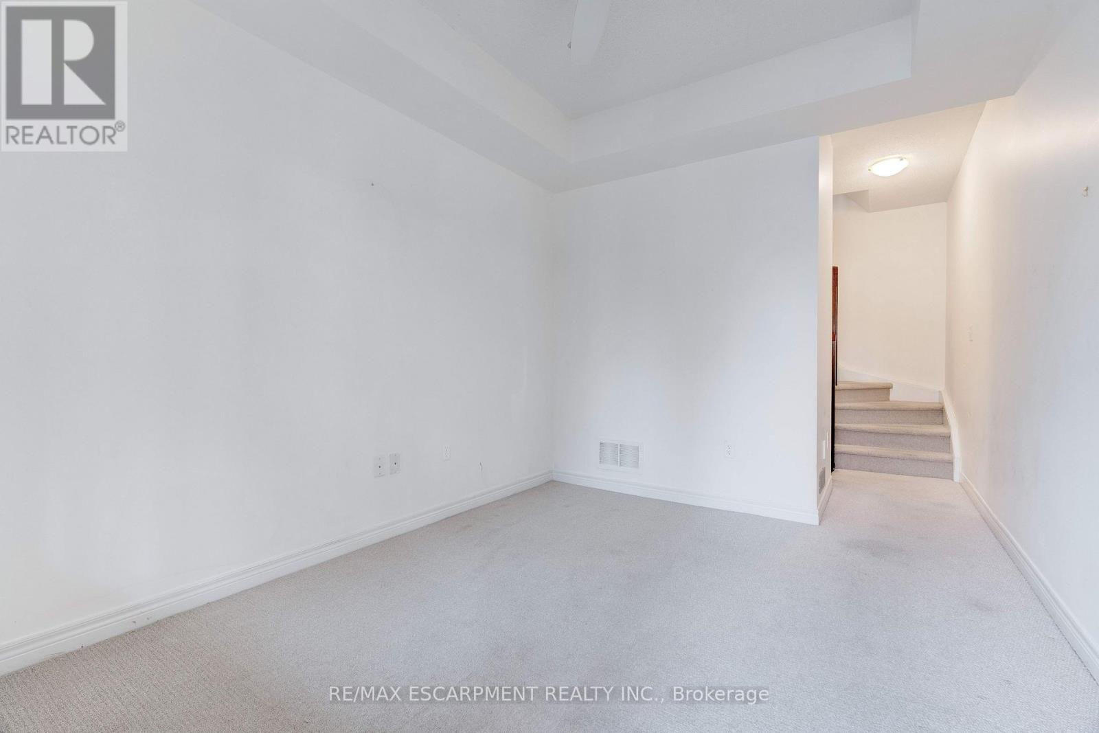 10 - 362 Plains Road E, Burlington, Ontario  L7T 0A4 - Photo 5 - W12575386