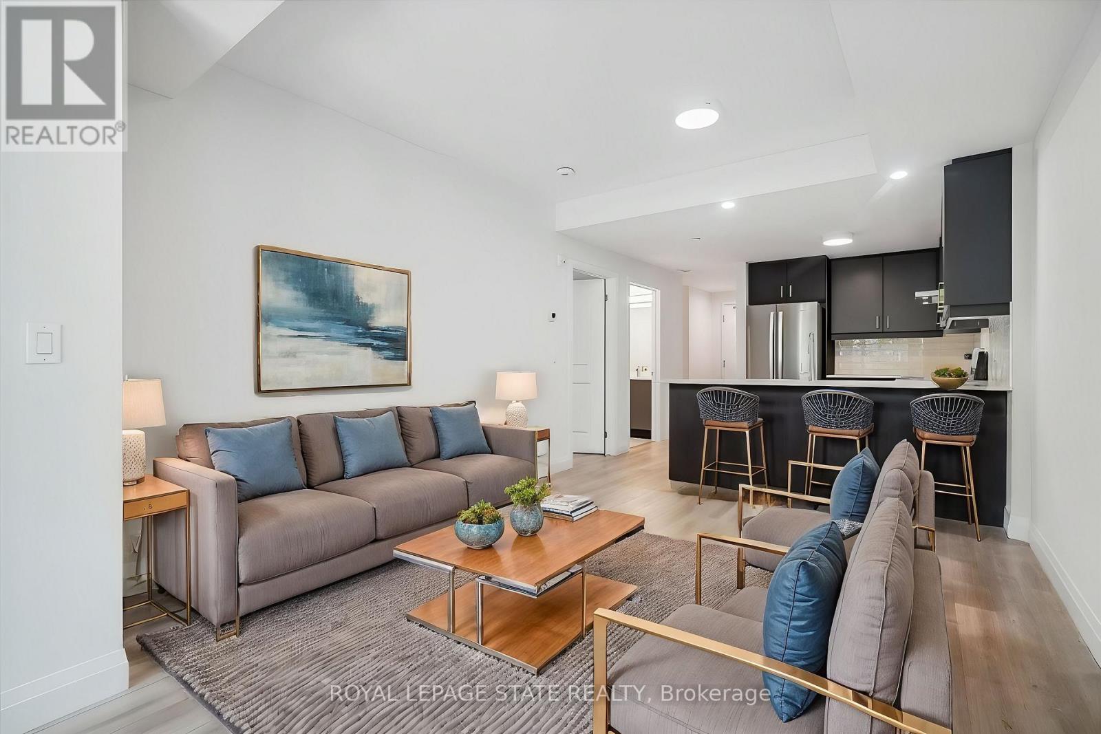 124 - 153 Wilson Street W, Hamilton, Ontario  L9G 1N4 - Photo 2 - X12575384