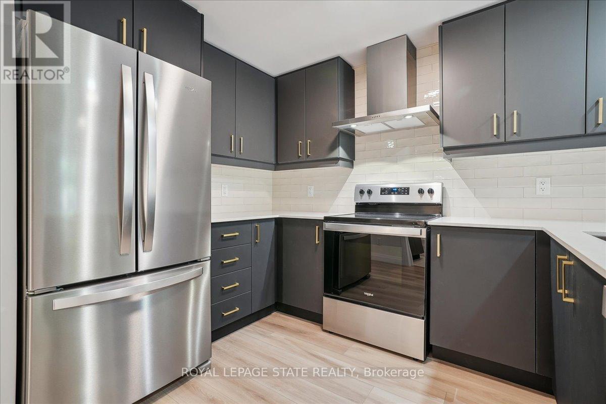 124 - 153 Wilson Street W, Hamilton, Ontario  L9G 1N4 - Photo 3 - X12575384