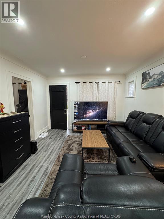 1159 Highland Unit# Upper, Windsor, Ontario N9A 1R6 - Photo 3 - 25030569