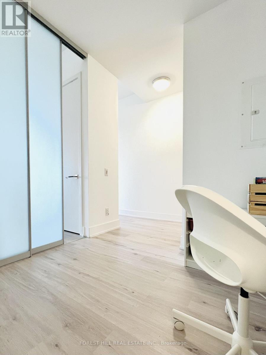 1627 - 111 St Clair Avenue W, Toronto, Ontario  M4V 1N5 - Photo 8 - C12575486