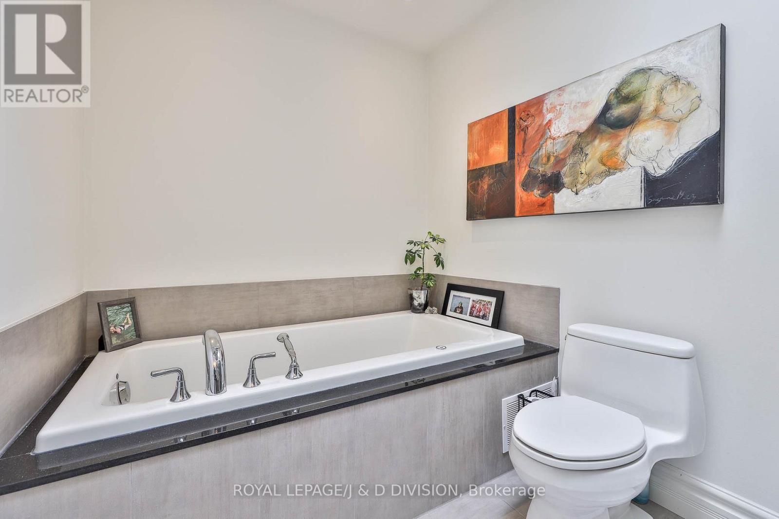 84 Donegall Drive, Toronto, Ontario  M4G 3G8 - Photo 25 - C12575570