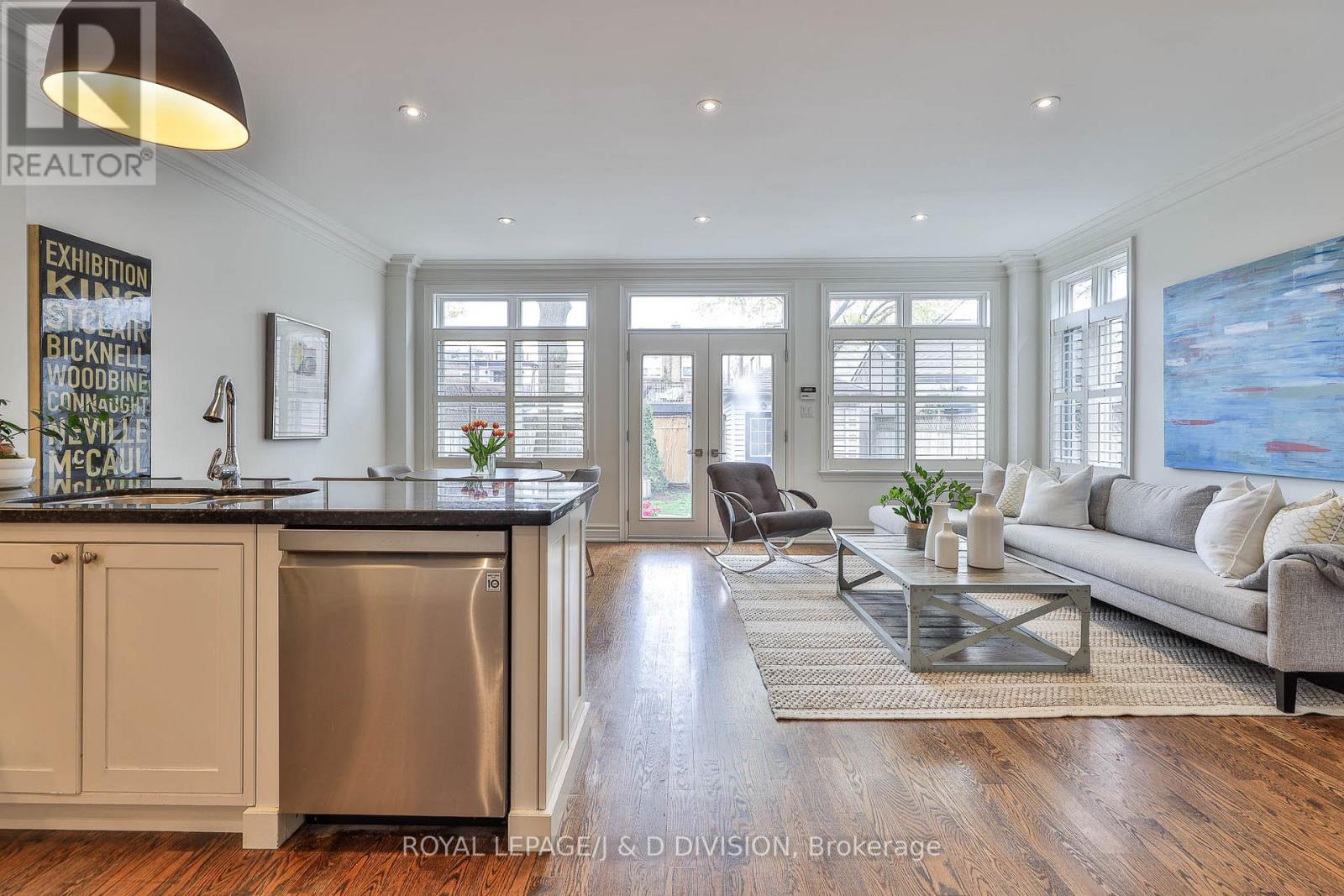 84 Donegall Drive, Toronto, Ontario  M4G 3G8 - Photo 9 - C12575570