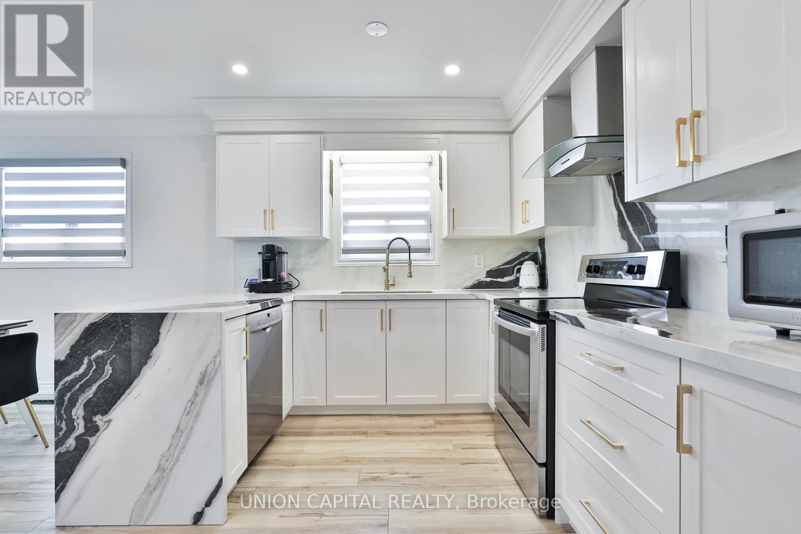 21 Avon Crescent, Vaughan, Ontario  L4L 1H4 - Photo 13 - N12574628