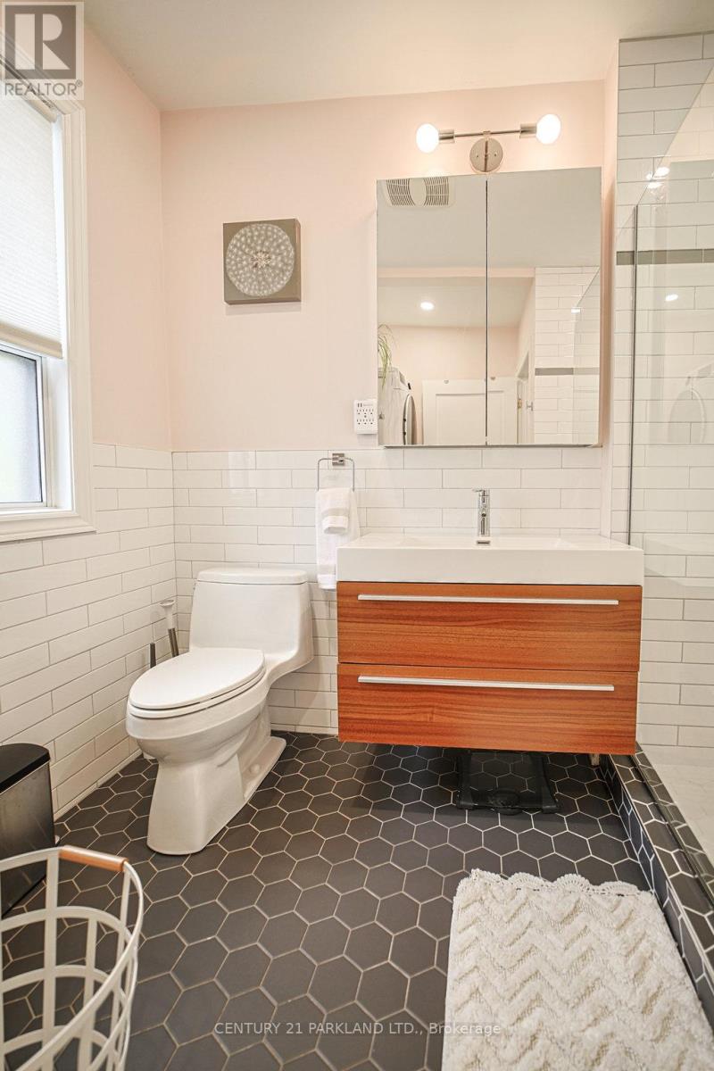 120 Curzon Street, Toronto, Ontario  M4M 3B5 - Photo 19 - E12575514