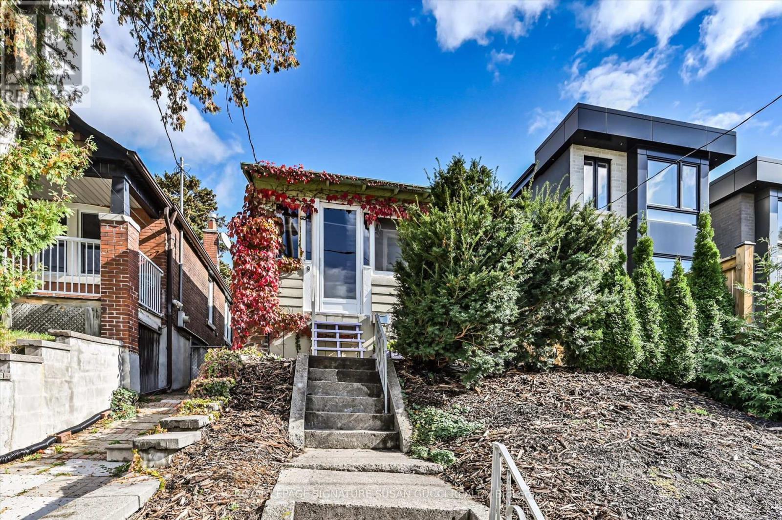 9 Everett Crescent, Toronto, Ontario  M4C 4P3 - Photo 2 - E12575582