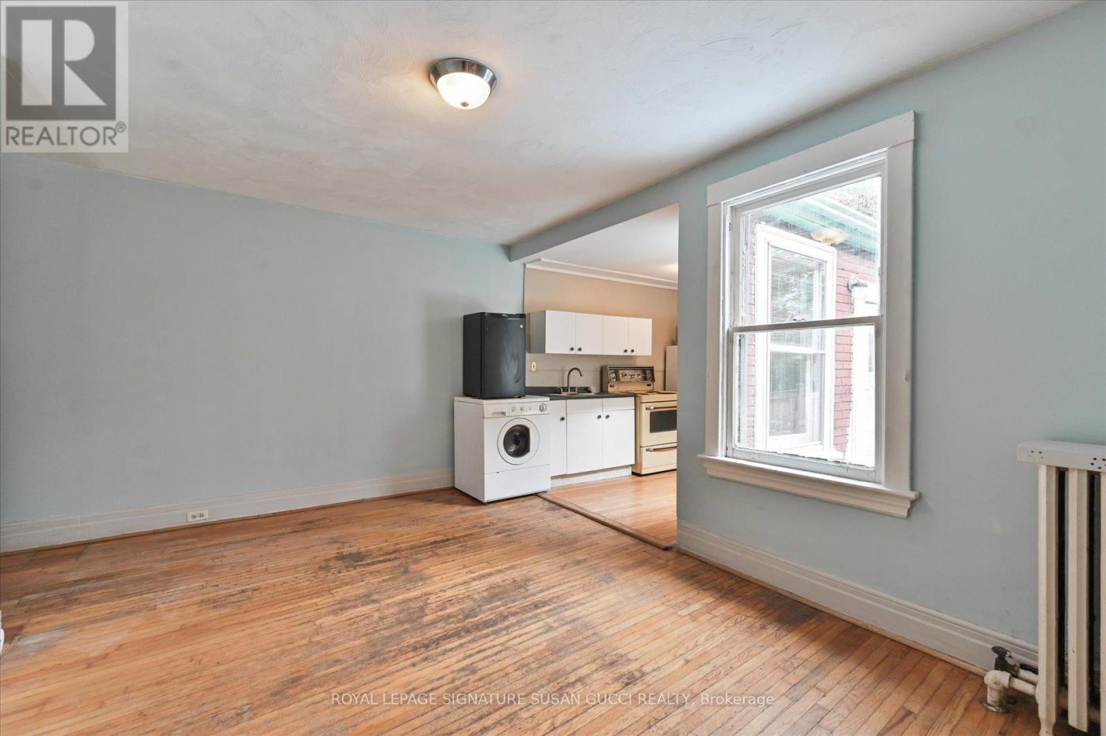 9 Everett Crescent, Toronto, Ontario  M4C 4P3 - Photo 9 - E12575582