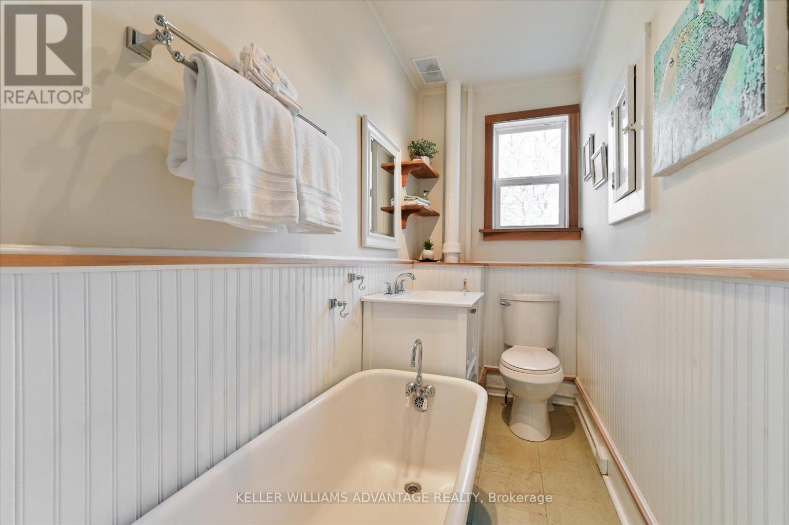 152 Oakcrest Avenue, Toronto, Ontario  M4C 1C1 - Photo 8 - E12575632