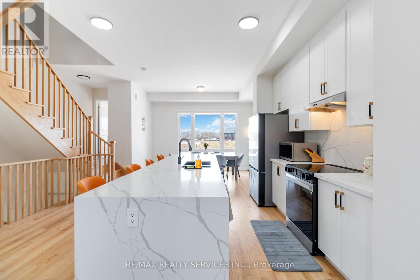 3051 Meadowridge Drive, Oakville, Ontario  L6H 7Z4 - Photo 7 - W12570914