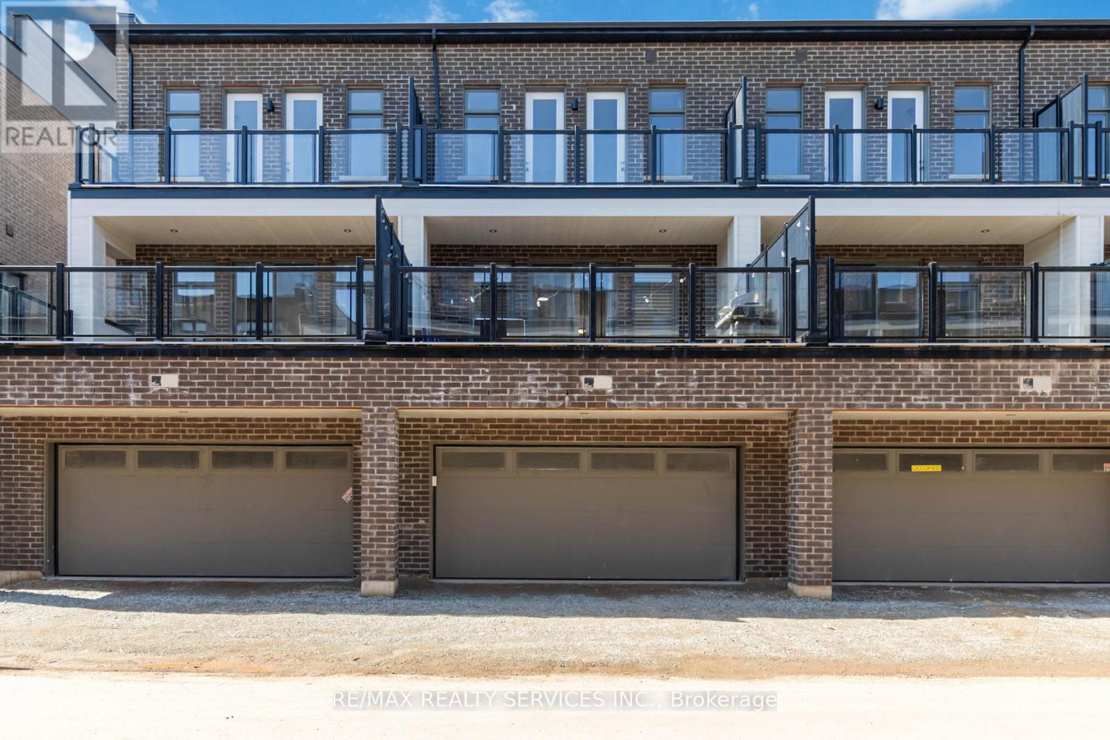 3051 Meadowridge Drive, Oakville, Ontario  L6H 7Z4 - Photo 2 - W12570914