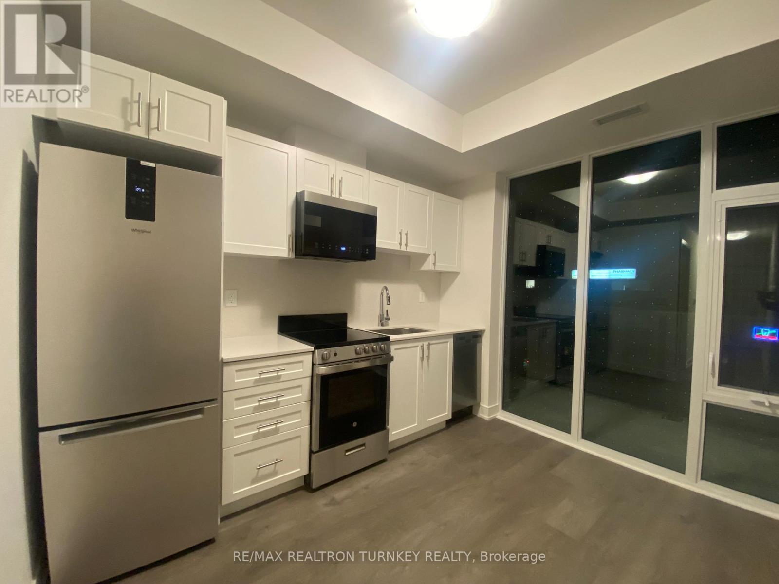 202 - 705 Davis Drive, Newmarket, Ontario  L3Y 0J1 - Photo 5 - N12575414