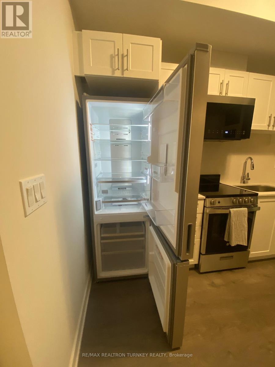 202 - 705 Davis Drive, Newmarket, Ontario  L3Y 0J1 - Photo 6 - N12575414