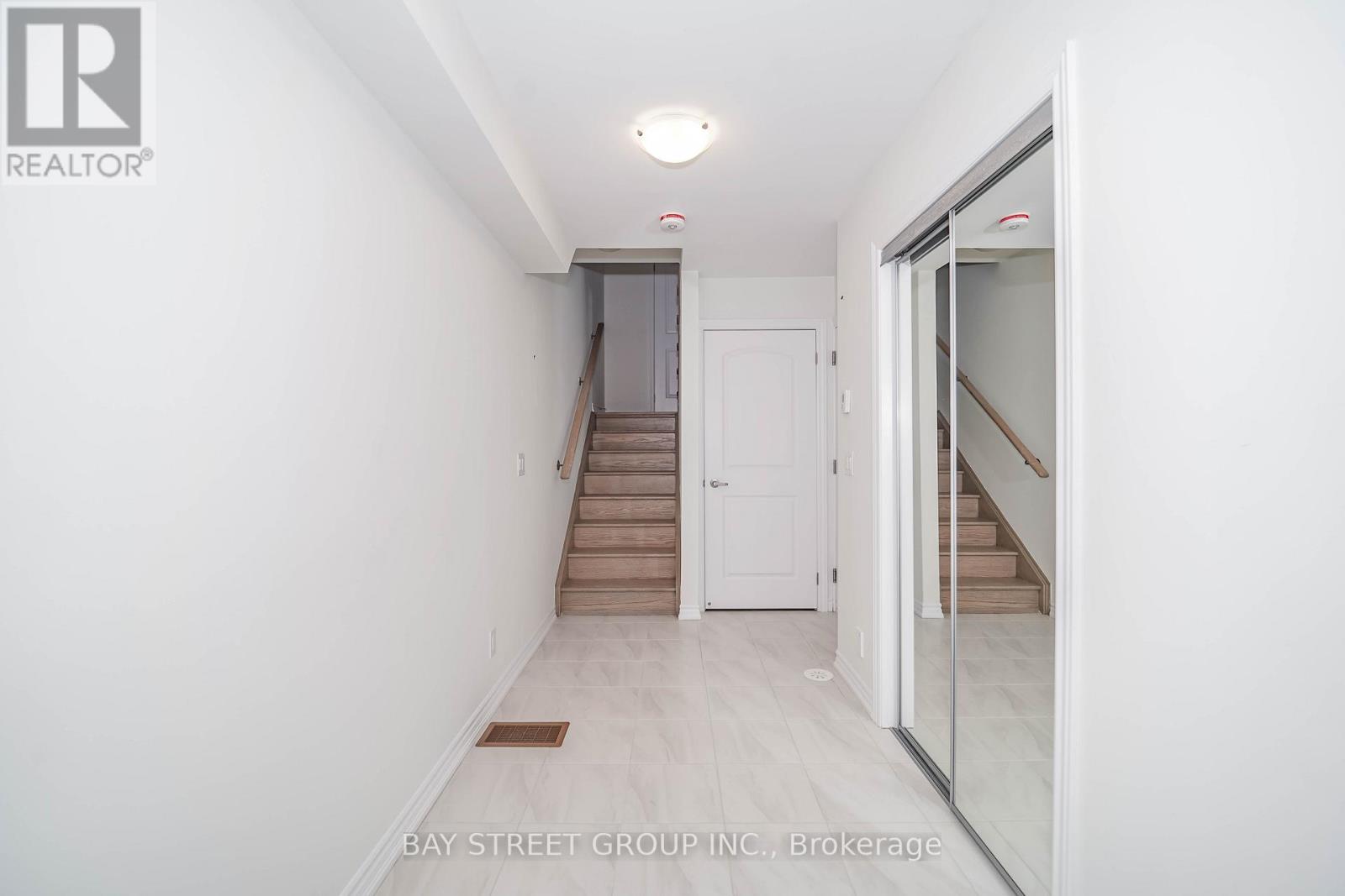 14 Gothenburg Lane, Markham, Ontario  L6C 3L7 - Photo 6 - N12575442