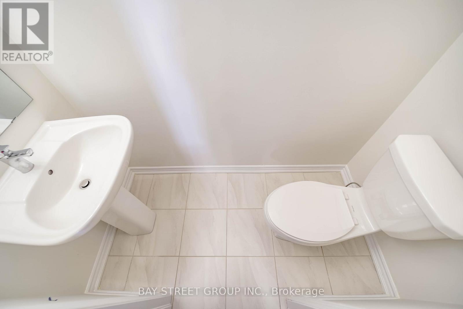 14 Gothenburg Lane, Markham, Ontario  L6C 3L7 - Photo 8 - N12575442