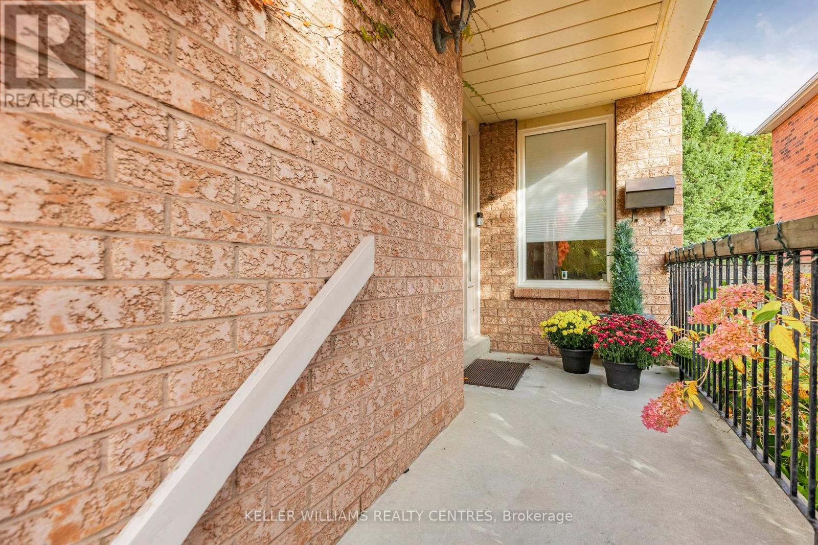 84 Loraview Lane, Aurora, Ontario  L4G 6N5 - Photo 3 - N12575494