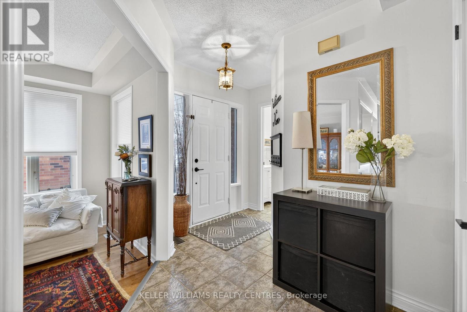 84 Loraview Lane, Aurora, Ontario  L4G 6N5 - Photo 5 - N12575494