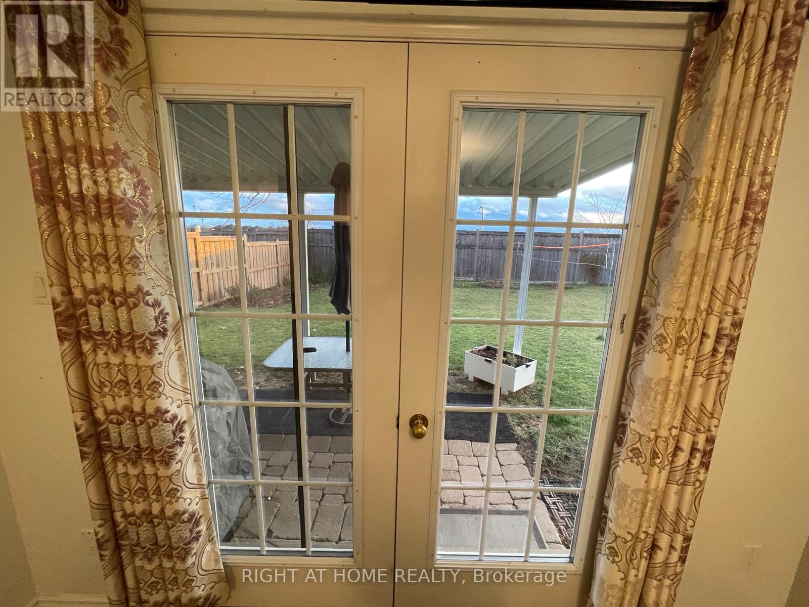 #b - 22 Grant Court, East Gwillimbury (Queensville), Ontario  L0G 1R0 - Photo 3 - N12575528