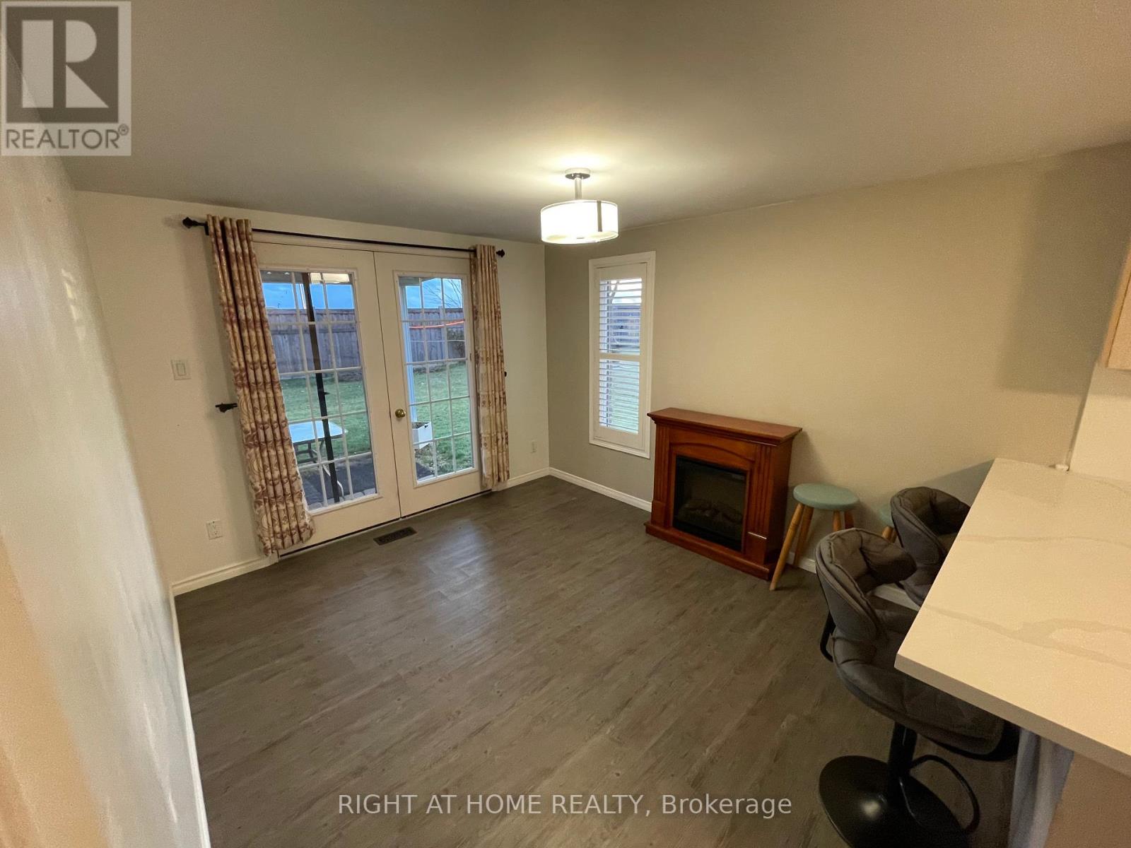 #b - 22 Grant Court, East Gwillimbury (Queensville), Ontario  L0G 1R0 - Photo 4 - N12575528