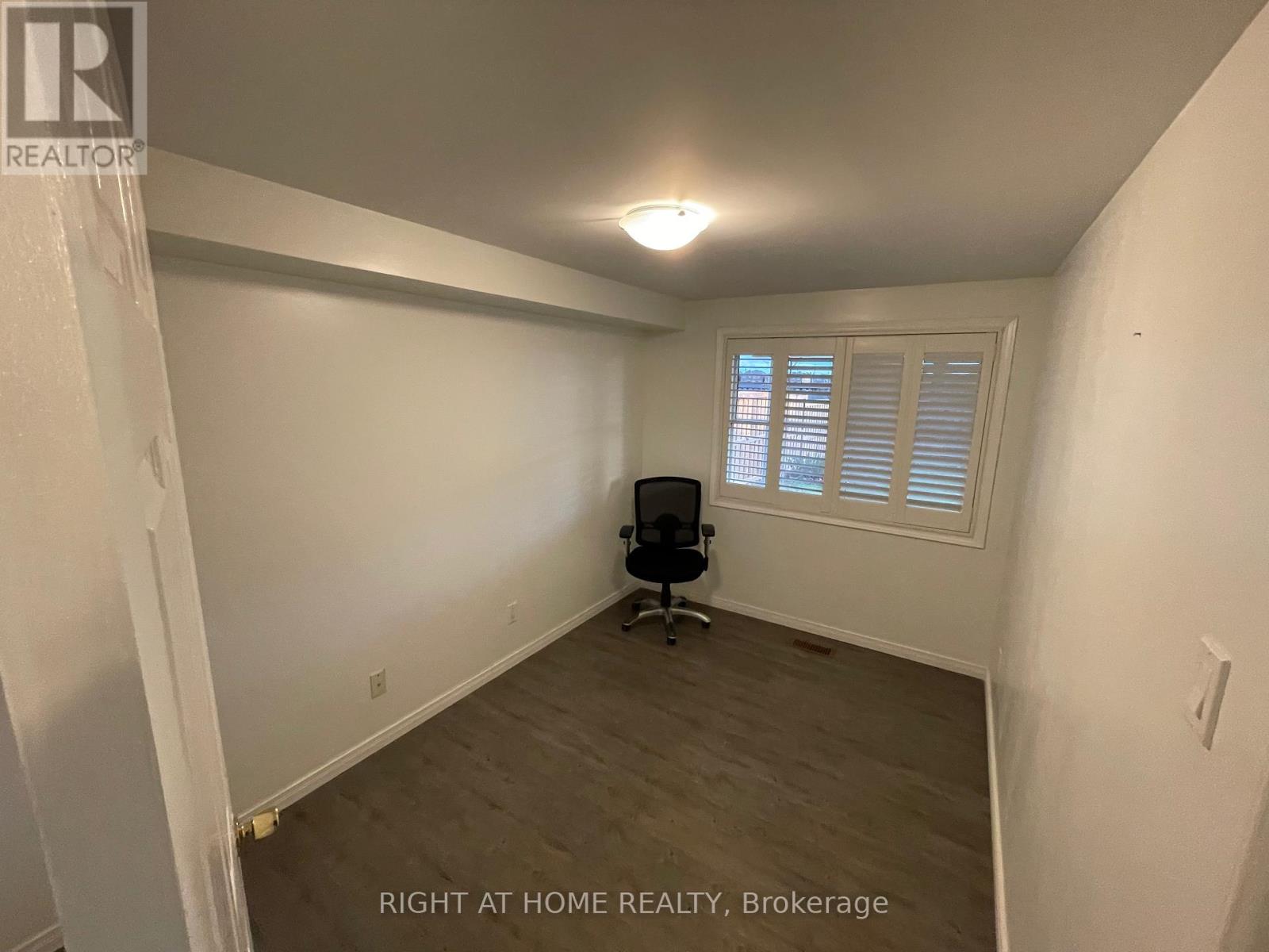 #b - 22 Grant Court, East Gwillimbury (Queensville), Ontario  L0G 1R0 - Photo 8 - N12575528