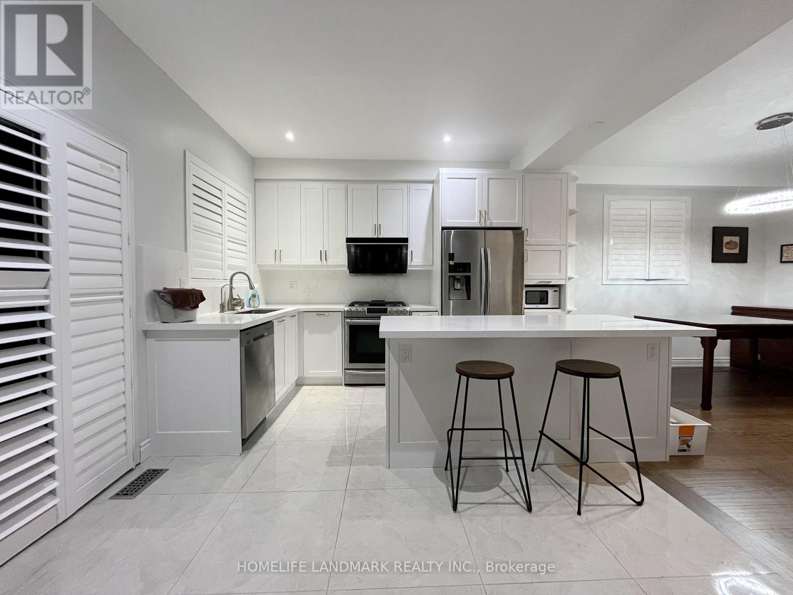 71 Ralph Chalmers Avenue, Markham, Ontario  L6E 2B9 - Photo 3 - N12575610