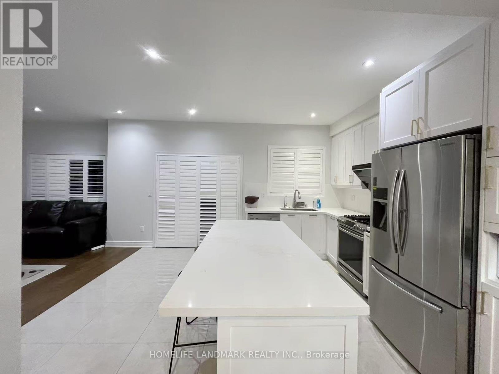 71 Ralph Chalmers Avenue, Markham, Ontario  L6E 2B9 - Photo 5 - N12575610