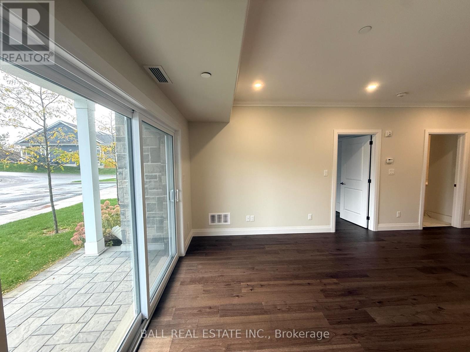 102 - 19 Hampton Lane, Selwyn, Ontario  K0L 2H0 - Photo 7 - X12449493