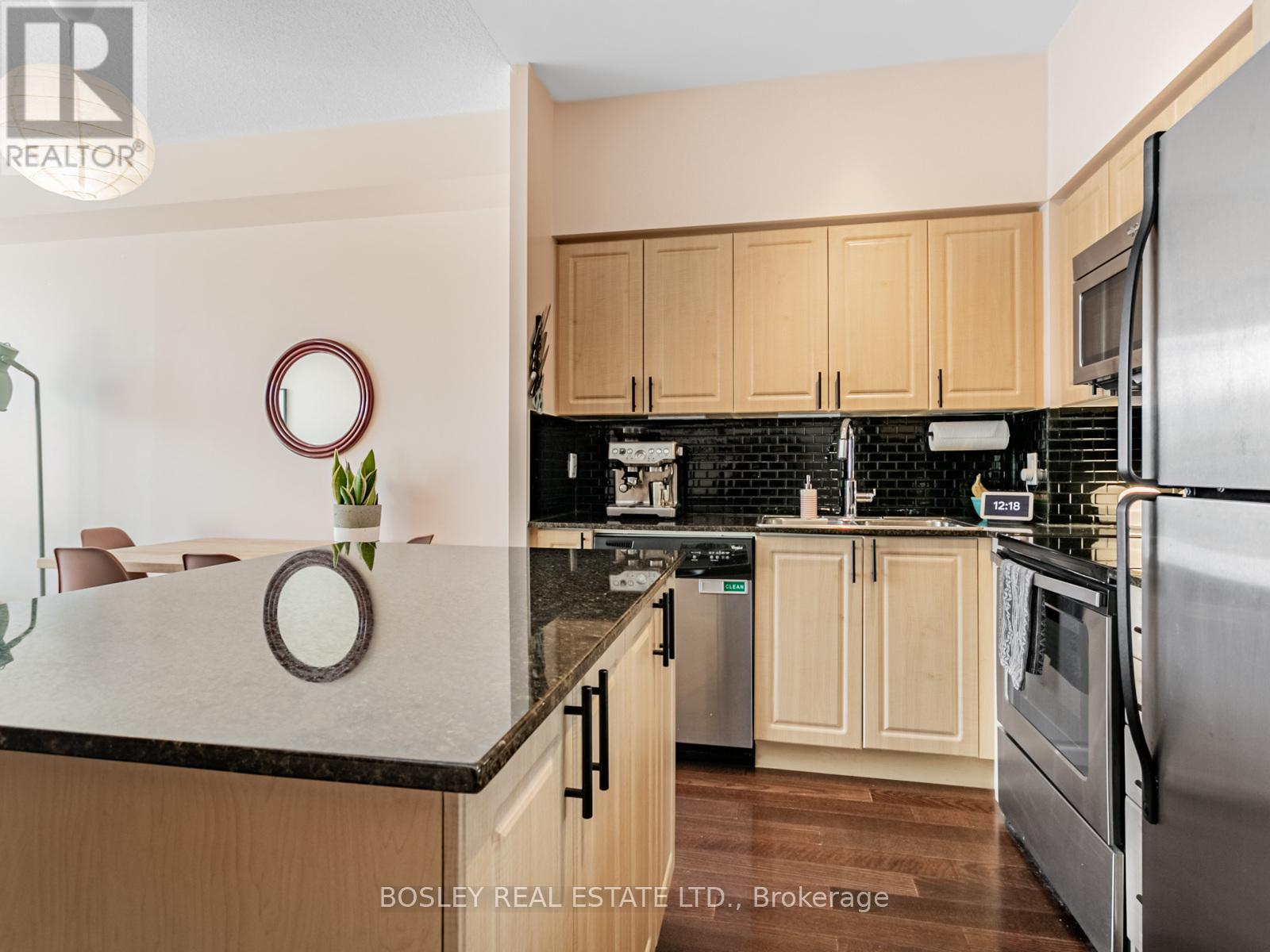 605 - 1638 Bloor Street W, Toronto, Ontario  M6P 0A6 - Photo 5 - W12575410