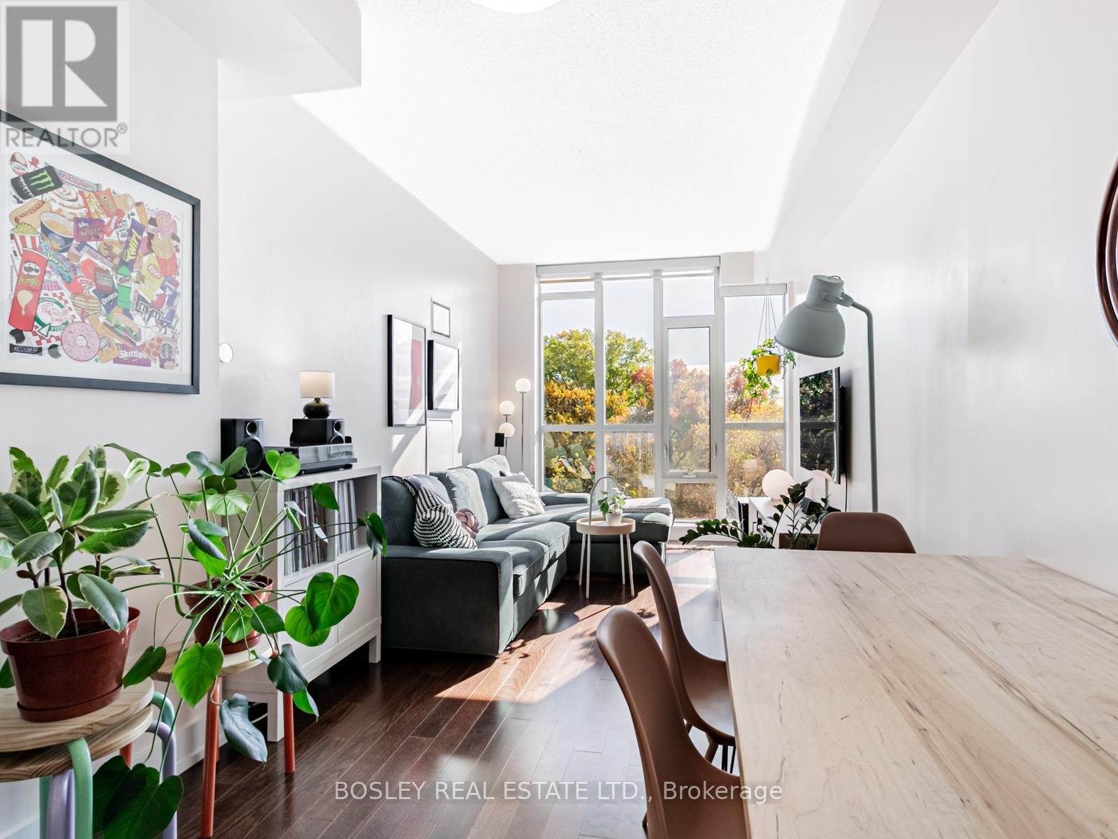 605 - 1638 Bloor Street W, Toronto, Ontario  M6P 0A6 - Photo 7 - W12575410