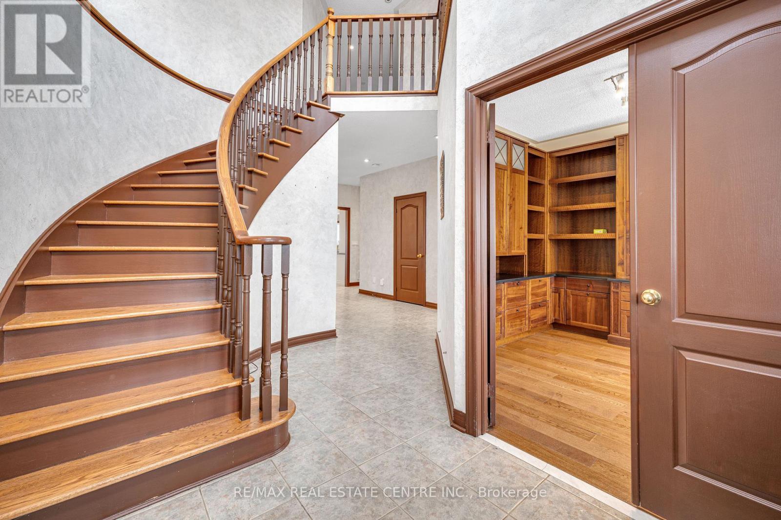 3120 Velmar Drive, Mississauga, Ontario  L5M 6V8 - Photo 4 - W12575422