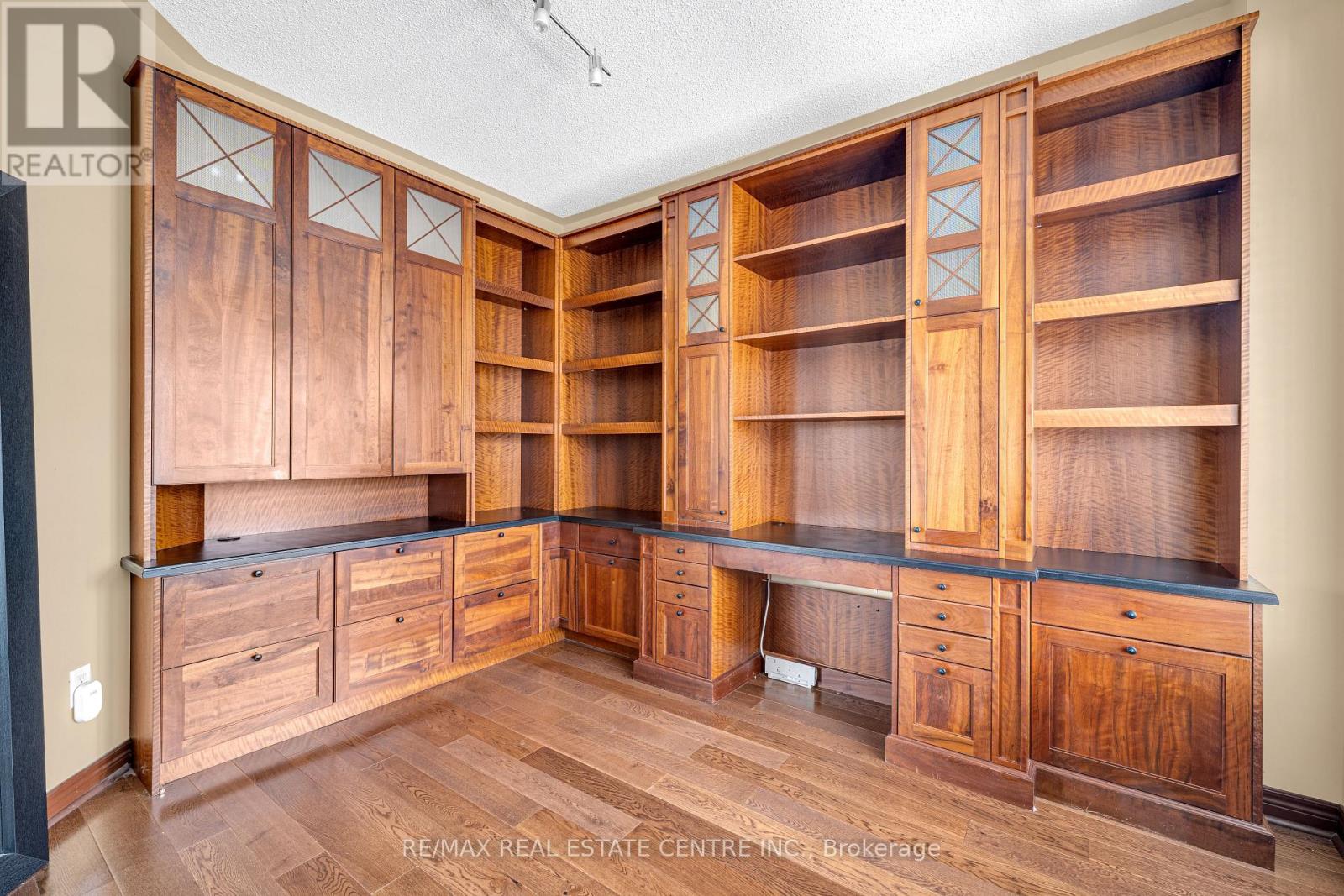 3120 Velmar Drive, Mississauga, Ontario  L5M 6V8 - Photo 6 - W12575422