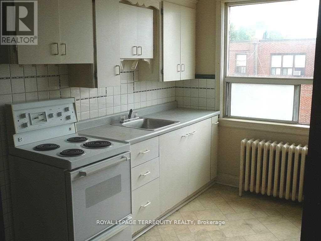 1 - 1268 The Queensway, Toronto, Ontario  M8Z 1S3 - Photo 4 - W12575458