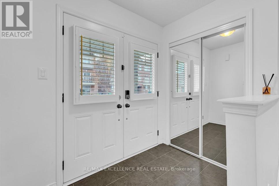 5 Francesco Street, Brampton, Ontario  L7A 4N7 - Photo 4 - W12575510