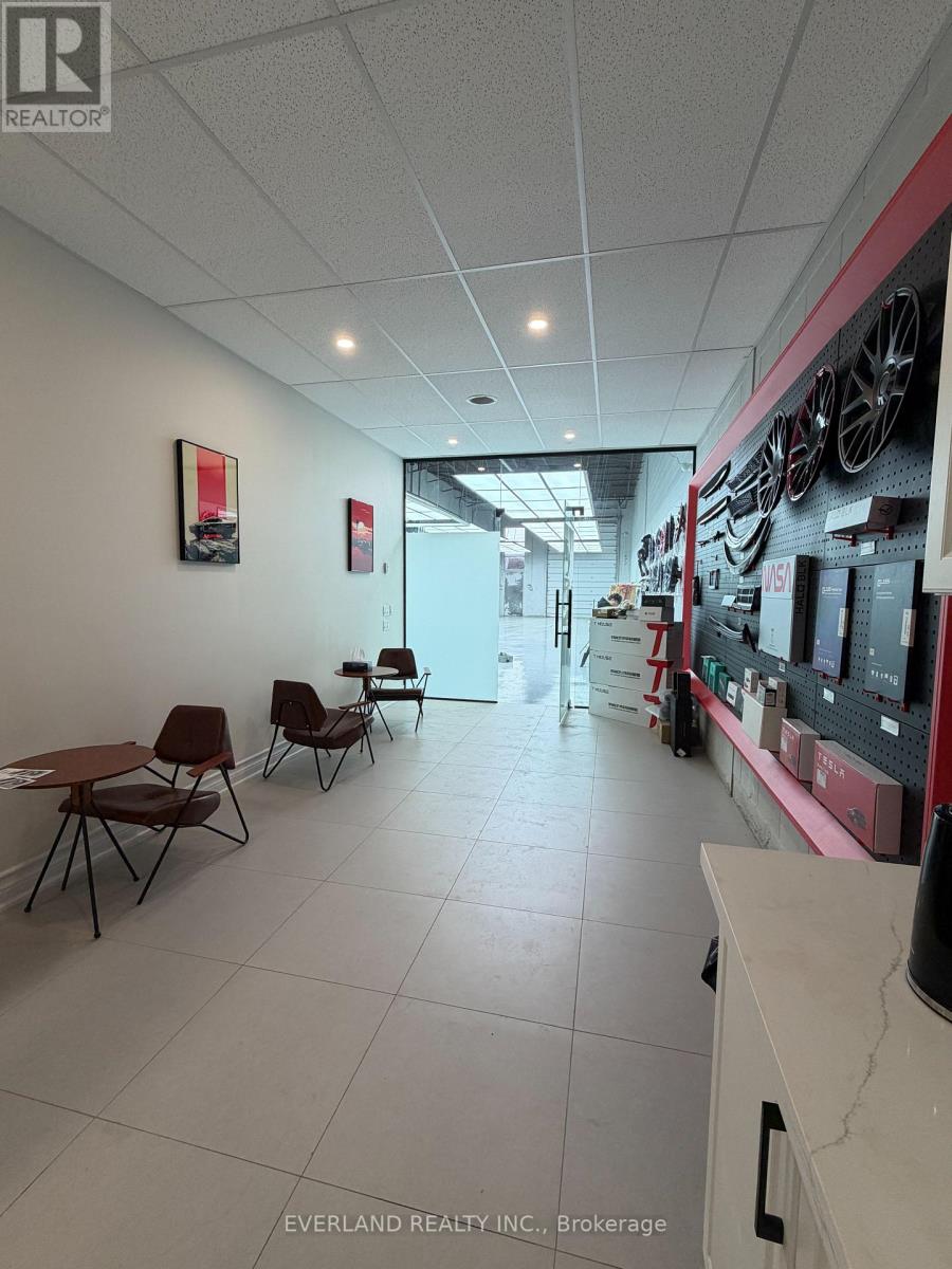 876 Magnetic Drive, Toronto, Ontario  M3J 3N2 - Photo 10 - W12575542