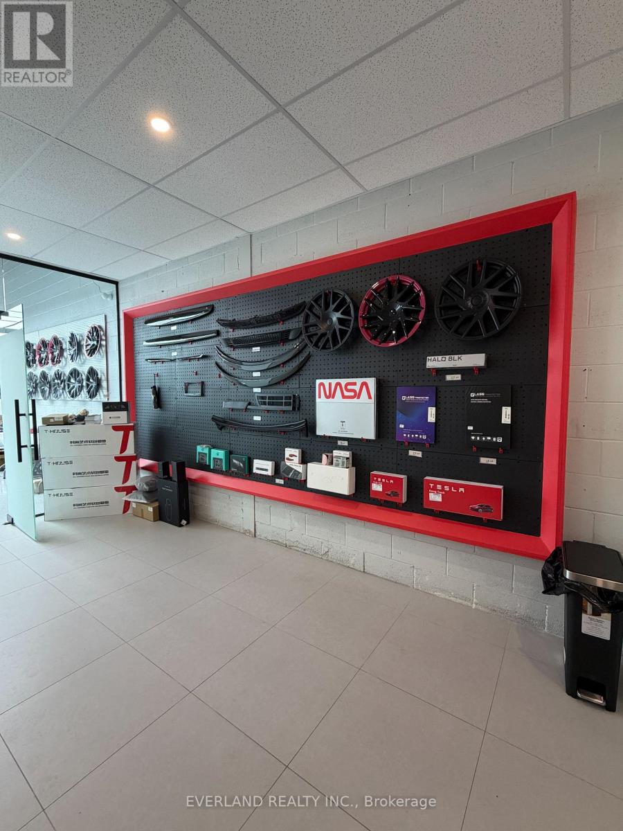 876 Magnetic Drive, Toronto, Ontario  M3J 3N2 - Photo 11 - W12575542