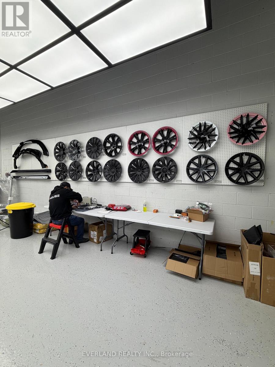 876 Magnetic Drive, Toronto, Ontario  M3J 3N2 - Photo 12 - W12575542