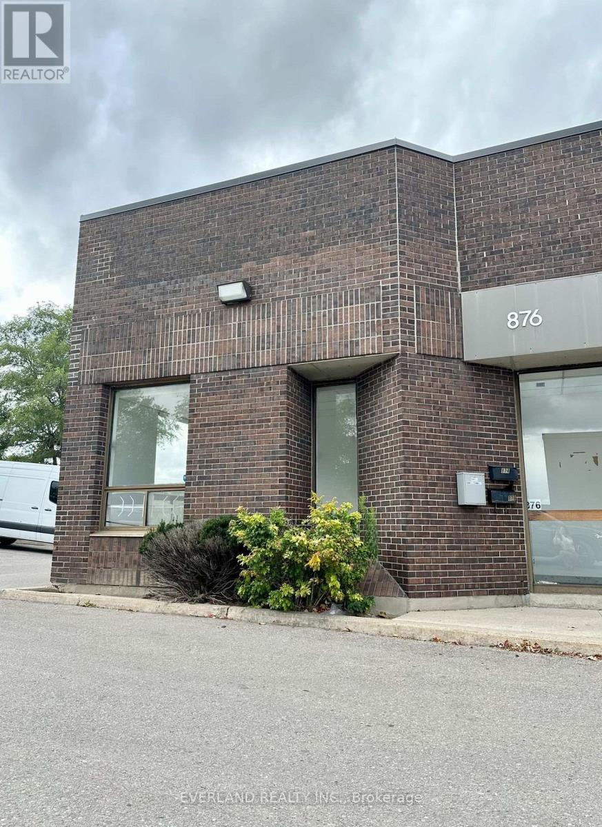 876 Magnetic Drive, Toronto, Ontario  M3J 3N2 - Photo 2 - W12575542