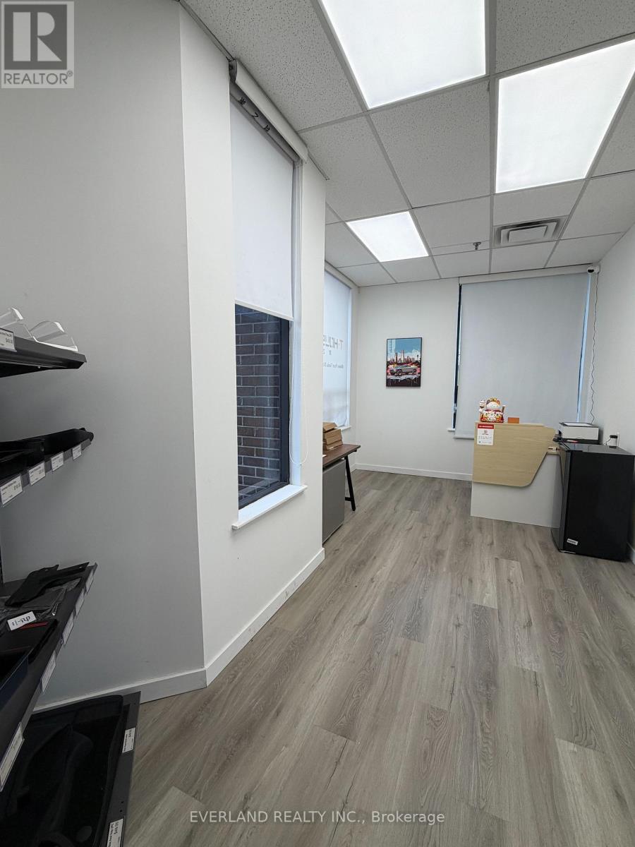 876 Magnetic Drive, Toronto, Ontario  M3J 3N2 - Photo 4 - W12575542