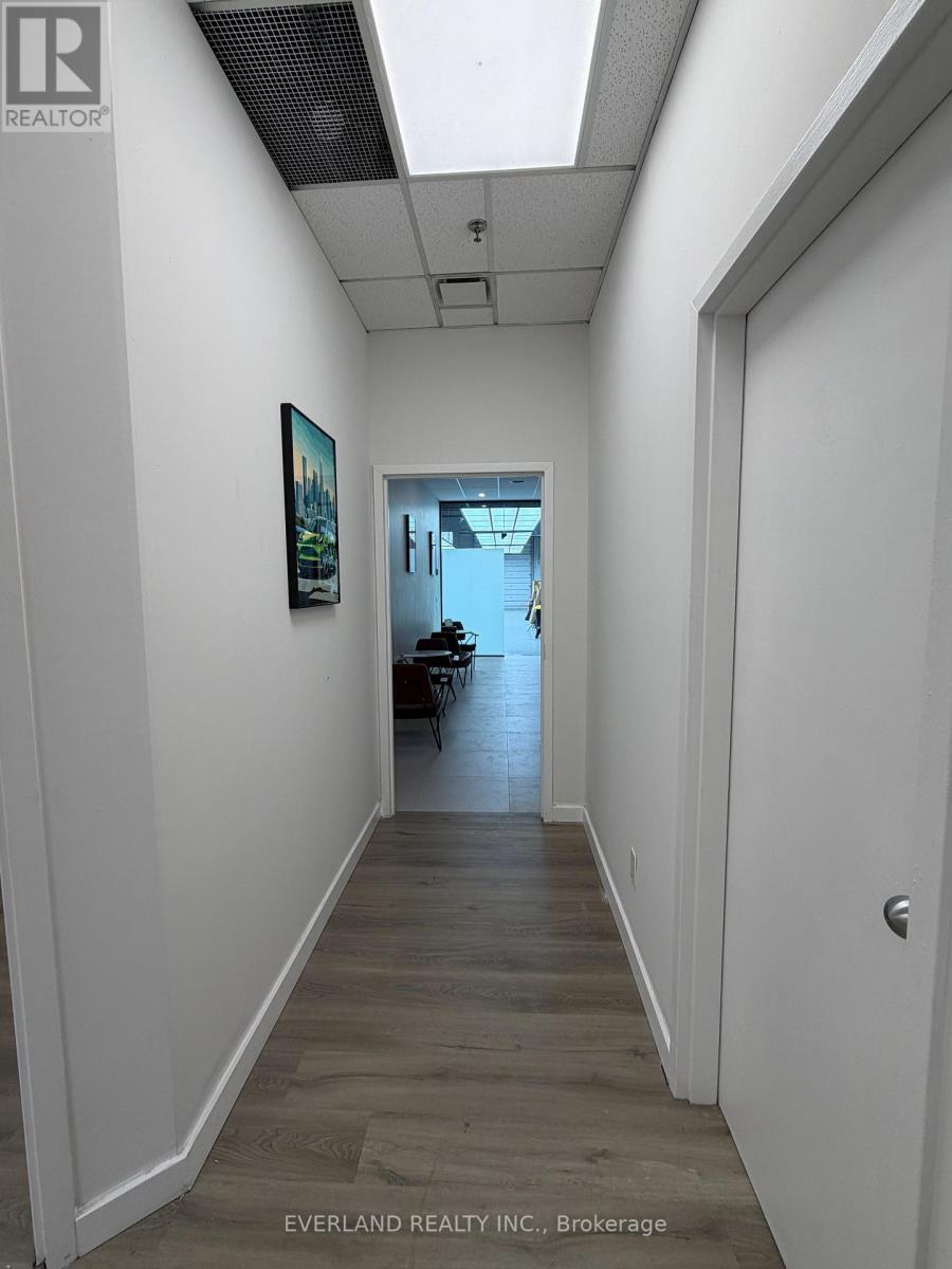 876 Magnetic Drive, Toronto, Ontario  M3J 3N2 - Photo 7 - W12575542