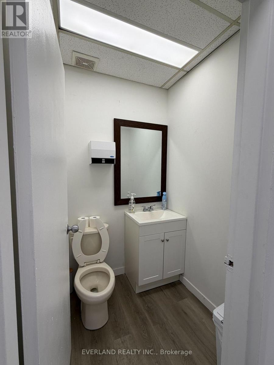 876 Magnetic Drive, Toronto, Ontario  M3J 3N2 - Photo 8 - W12575542