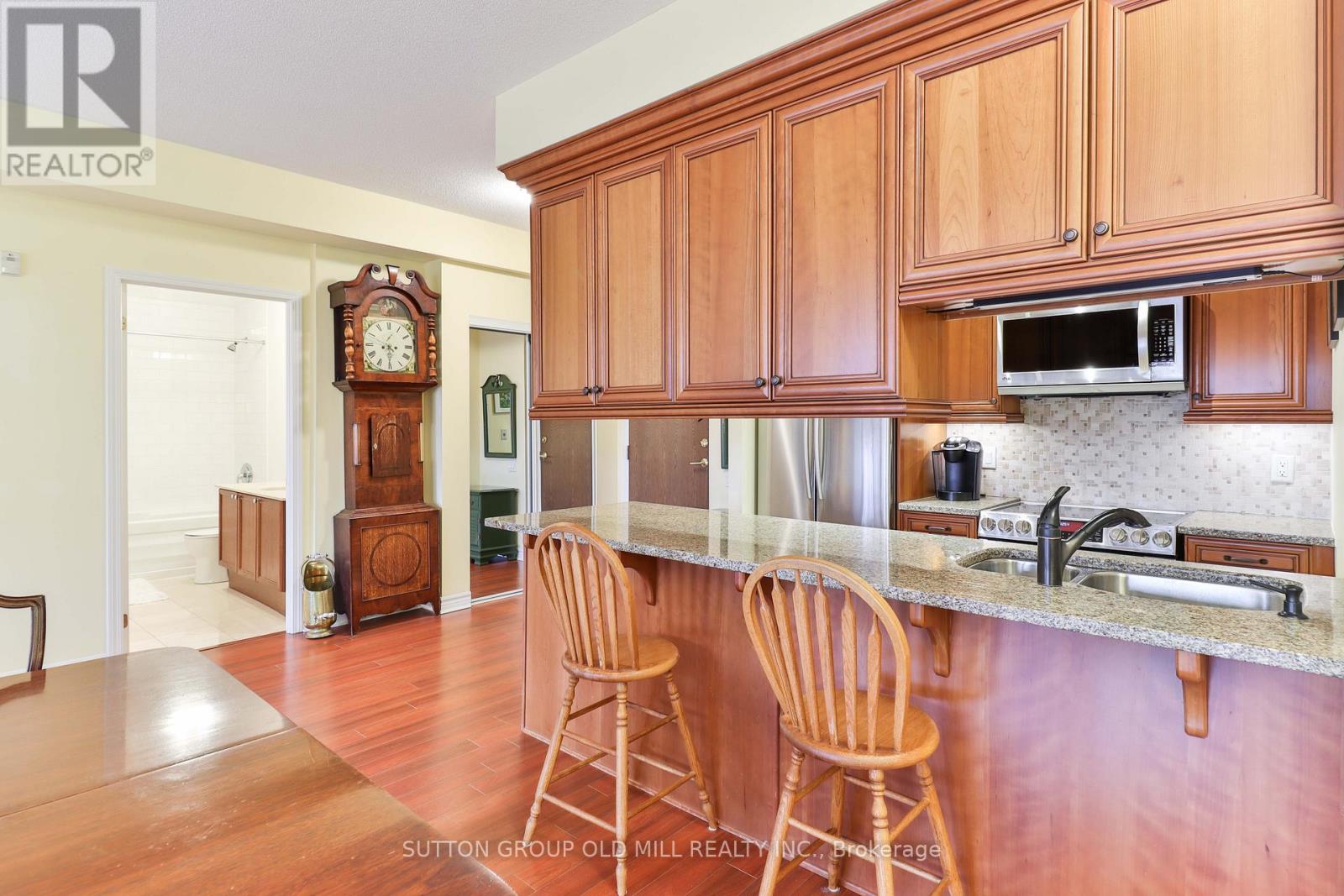 207 - 4196 Dundas Street W, Toronto, Ontario  M8X 0A3 - Photo 4 - W12575576