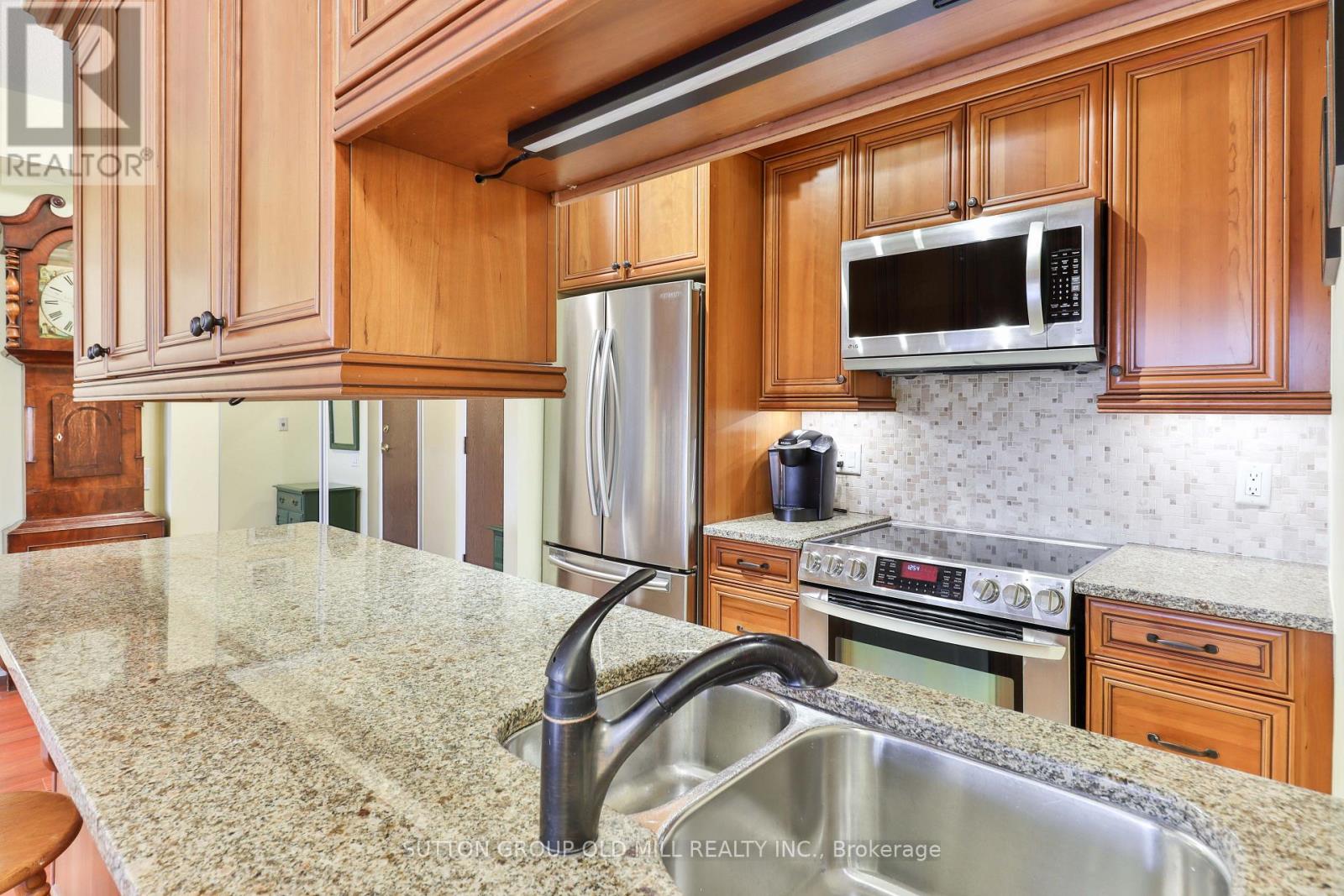 207 - 4196 Dundas Street W, Toronto, Ontario  M8X 0A3 - Photo 5 - W12575576