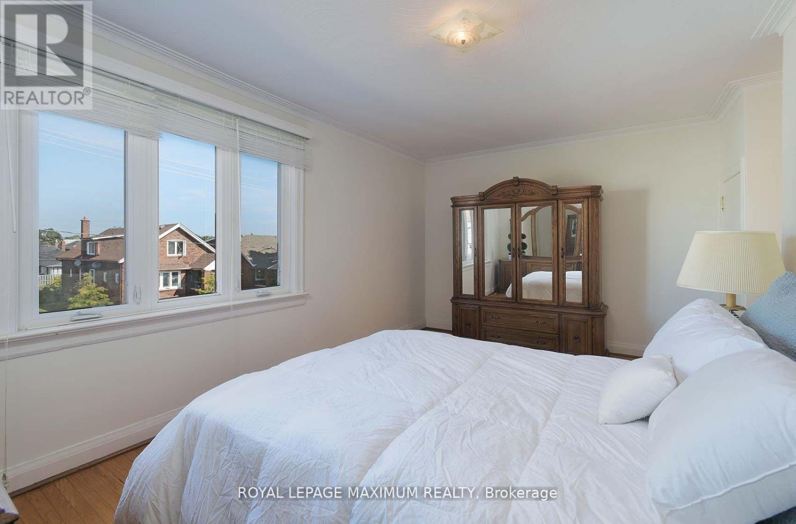 245 Belgravia Avenue, Toronto, Ontario  M6E 2M9 - Photo 22 - W12575590