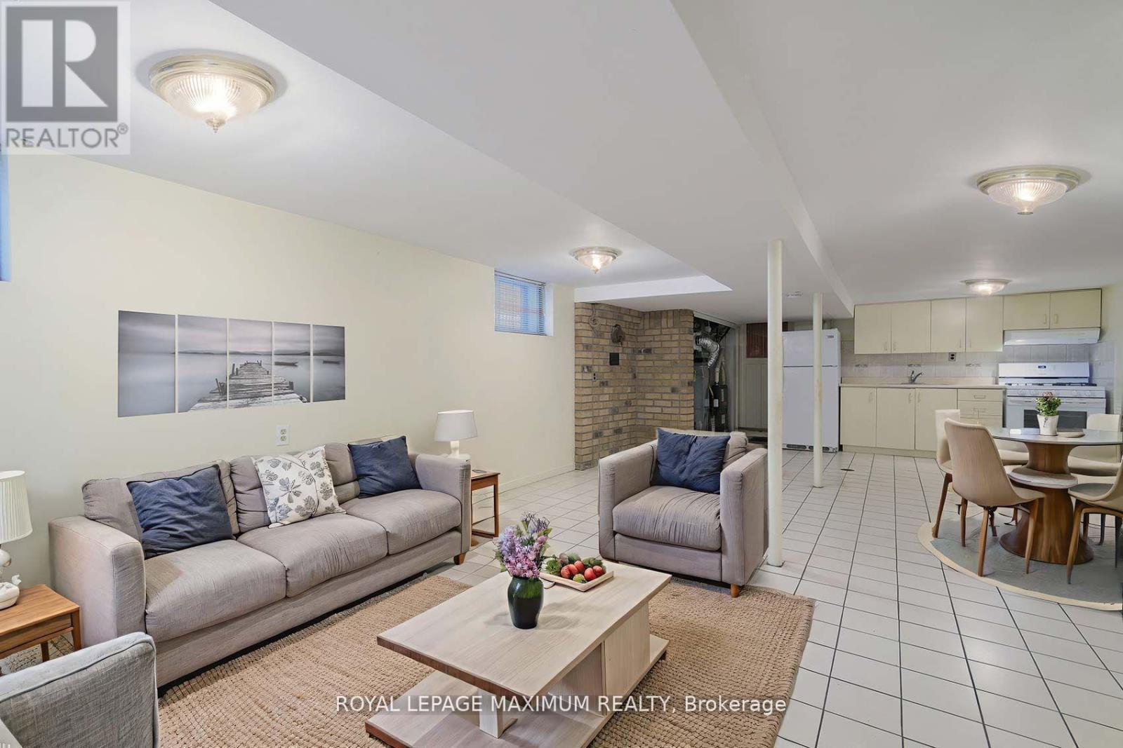 245 Belgravia Avenue, Toronto, Ontario  M6E 2M9 - Photo 31 - W12575590