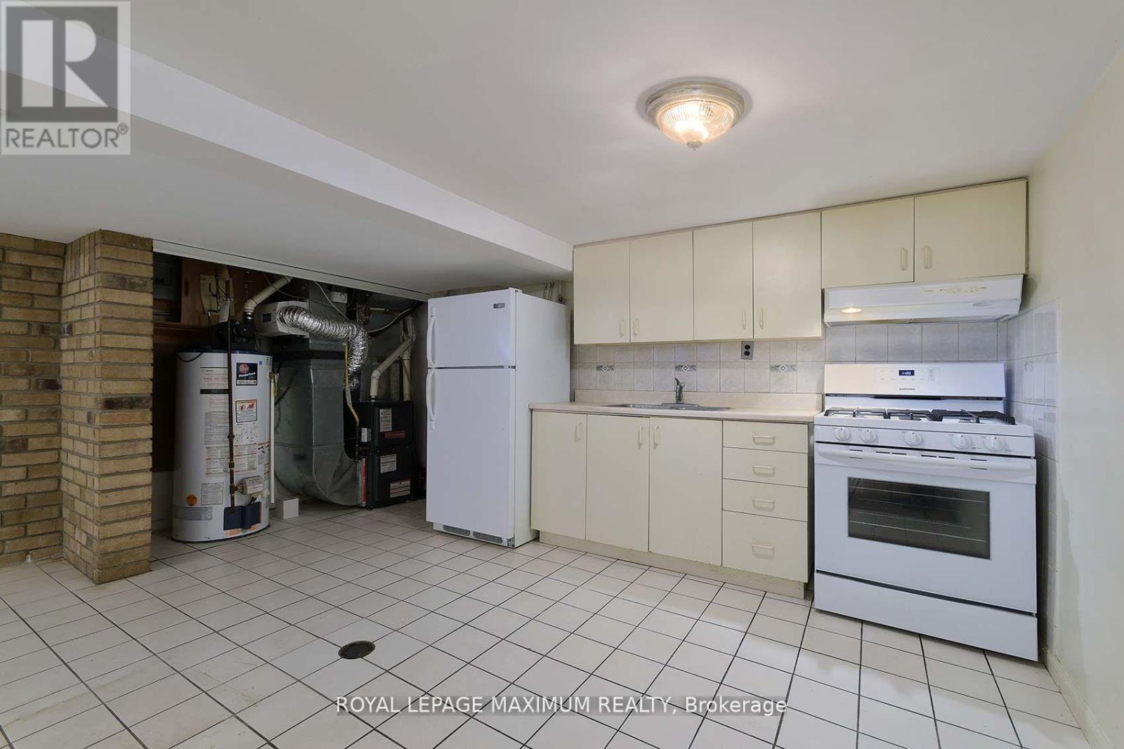 245 Belgravia Avenue, Toronto, Ontario  M6E 2M9 - Photo 32 - W12575590