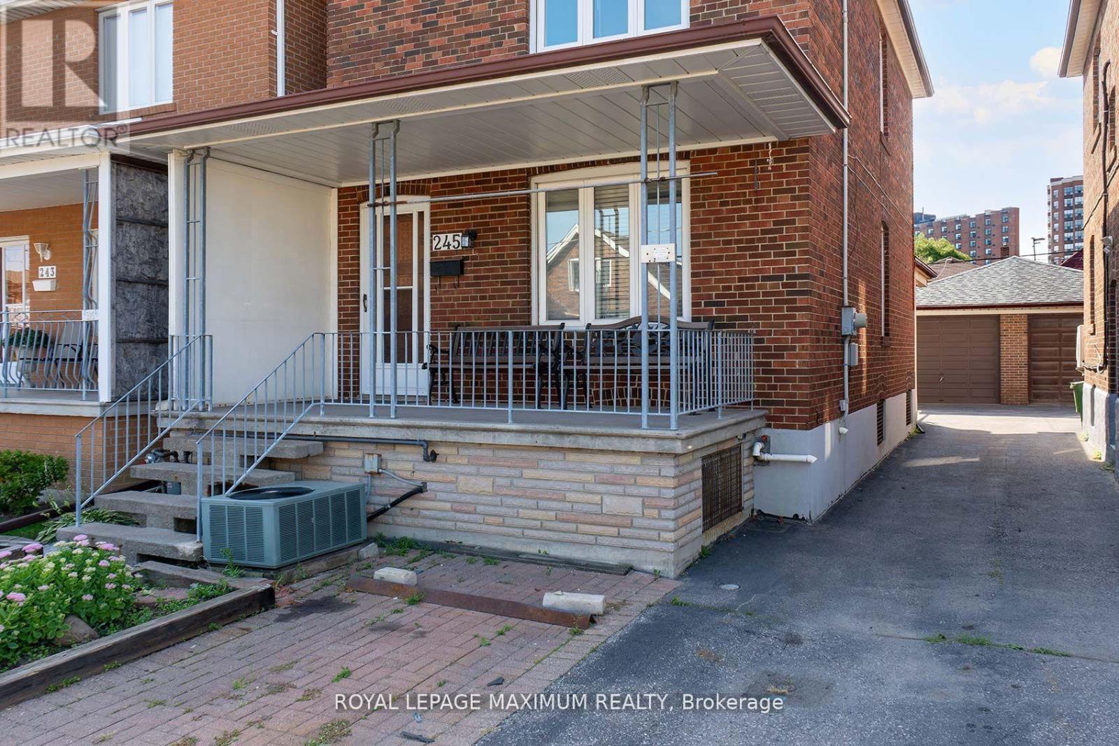 245 Belgravia Avenue, Toronto, Ontario  M6E 2M9 - Photo 39 - W12575590
