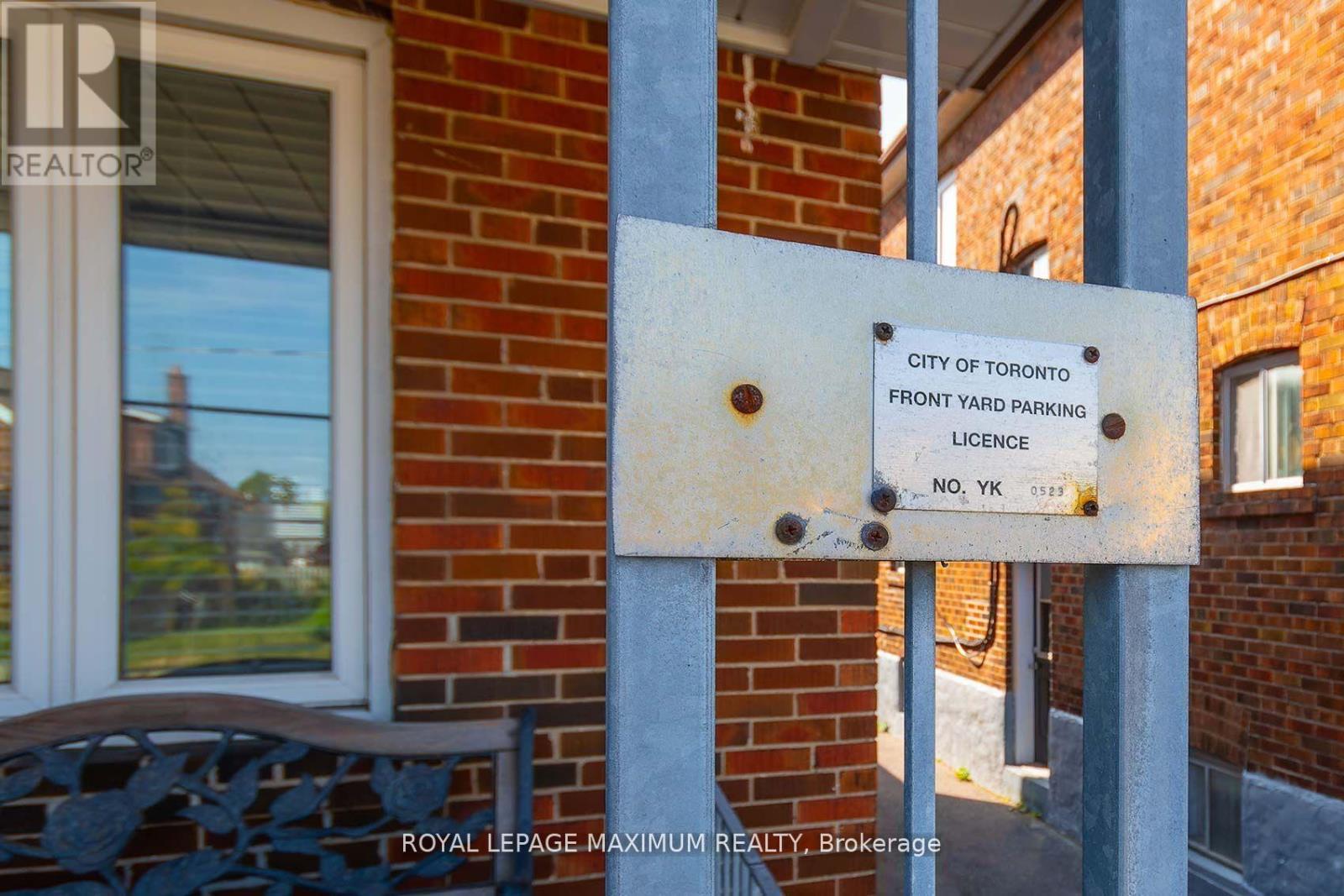 245 Belgravia Avenue, Toronto, Ontario  M6E 2M9 - Photo 5 - W12575590